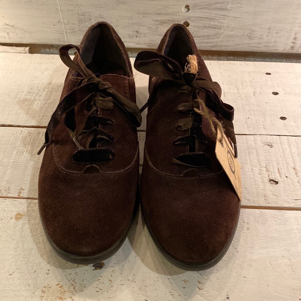 Born Eden Women’s size 6 dark brown suede NWT